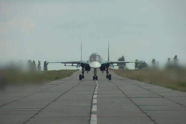 Экипажи истребителей-бомбардировщиков Су-34 нанесли удар по опорному пункту и живой силе противника в зоне ответственности группировки войск «Запад»