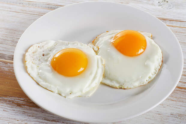 Врач Алексеев: не покупайте яйца с загрязненной или поврежденной скорлупой
