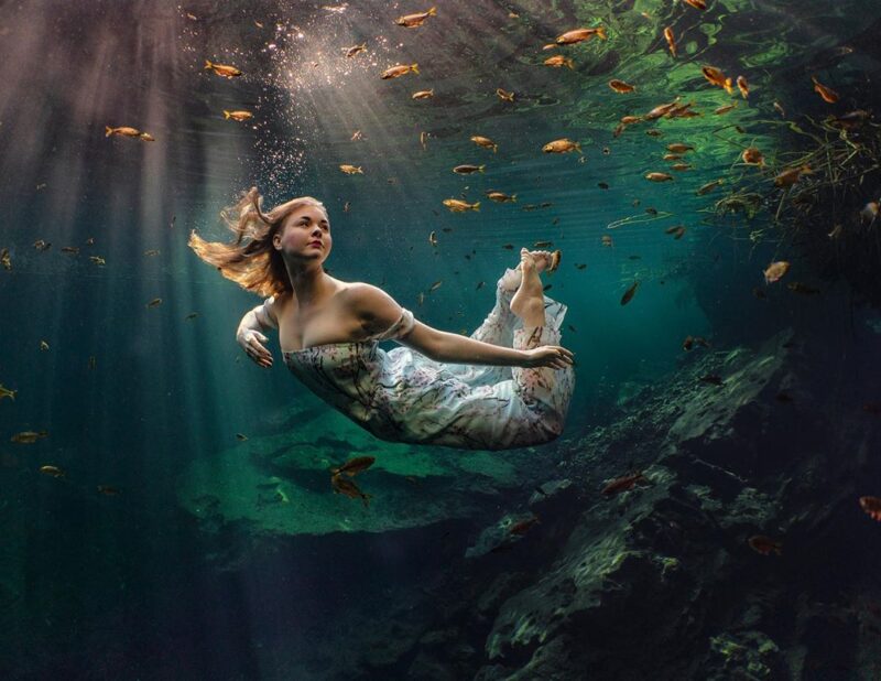 Девушки под водой на потрясающих снимках фотографа-фридайвера Лекси Лайн