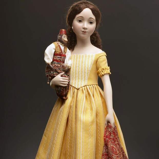 Вера с обезьянкой. Хлопчатобумажное платье украшено вышивкой. Волосы натуральный мохер alexandrakukinova_gallery