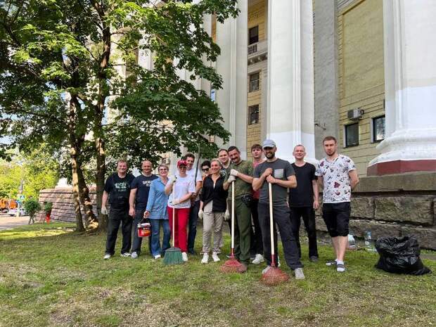 Субботник состоялся в здании Центрального академического театра Российской армии. Фото: Анненкова Д.И.