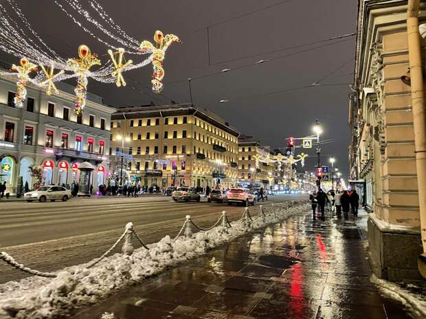 В Петербурге антикороновирусные ограничения сохранятся до декабря 2025 года