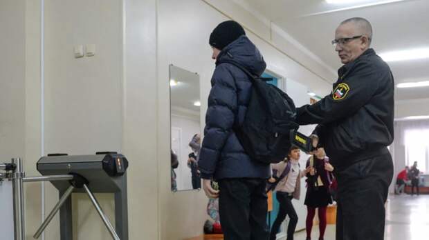 В школах Пермского края усилили меры безопасности после нападения на ученика