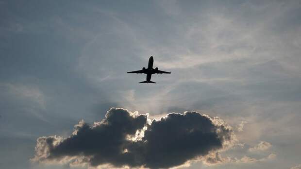 Самолет рейса «Санкт-Петербург – Баку» успешно сел в аэропорту вылета