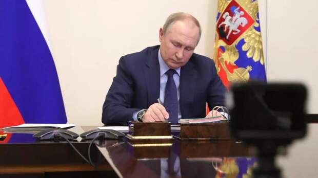 Путин поручил помочь пострадавшим от паводков регионам