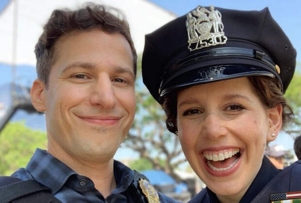 Brooklyn Nine-Nine: Vanessa Bayer Cops Season 7 Guest Spot - Обсуждение ста...
