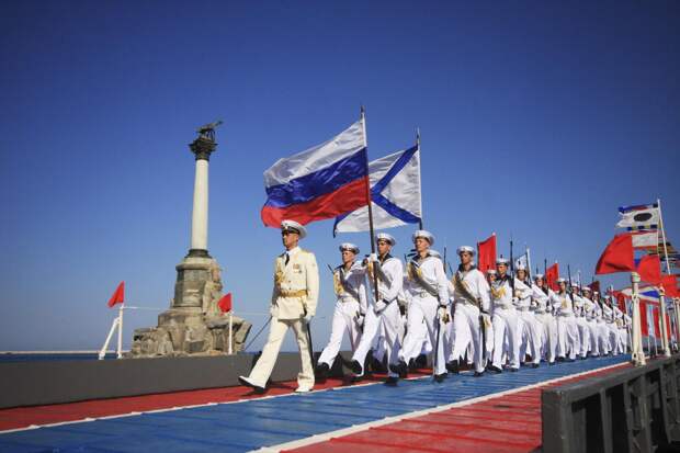 29-го апреля на Украине отмечают так называемый День поднятия украинских флагов на кораблях Черноморского...