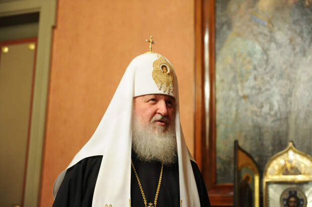 Патриарх Кирилл призывает ввести в законе статус военного священника в армии