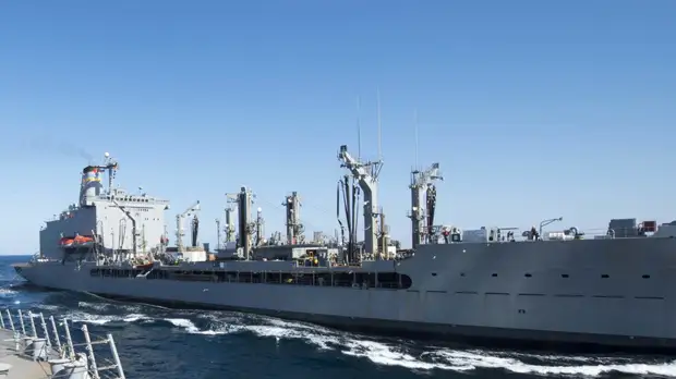 Танкер-заправщик ВМС США направляется в Чёрное море