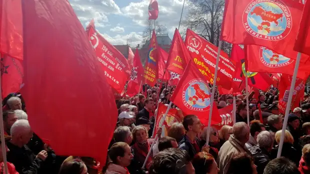 «Нет фашизму! За мир и социализм!» Красный Первомай в Москве (ФОТО)