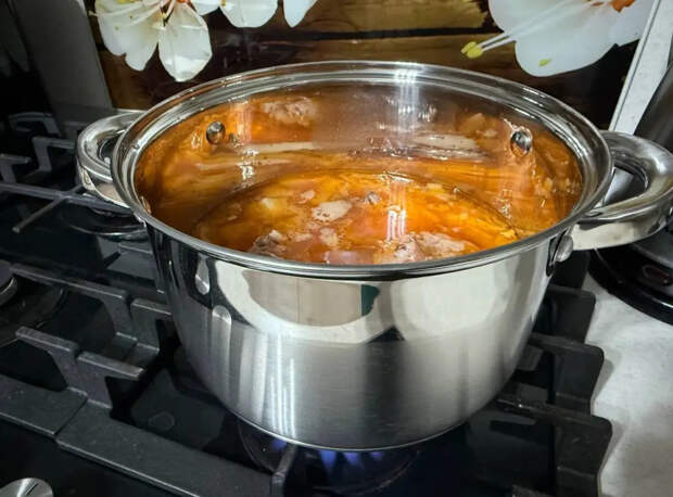 Приготовила борщ по рецепту 1952 года и обалдела: почему мы долгие 70 лет подряд варили обычный суп со свеклой?