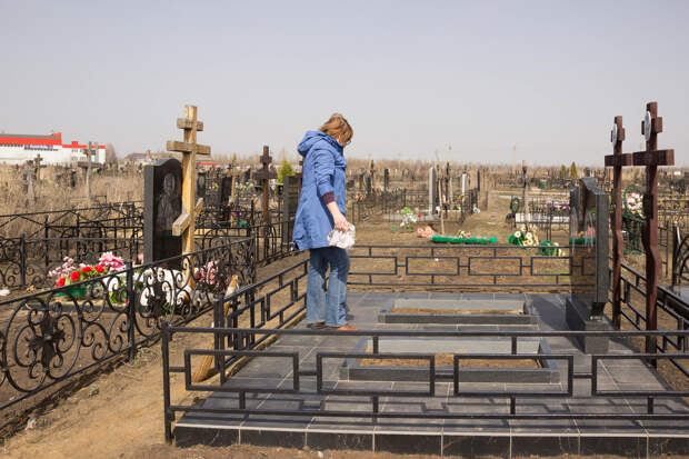 В РПЦ раскритиковали традицию россиян на кладбищах