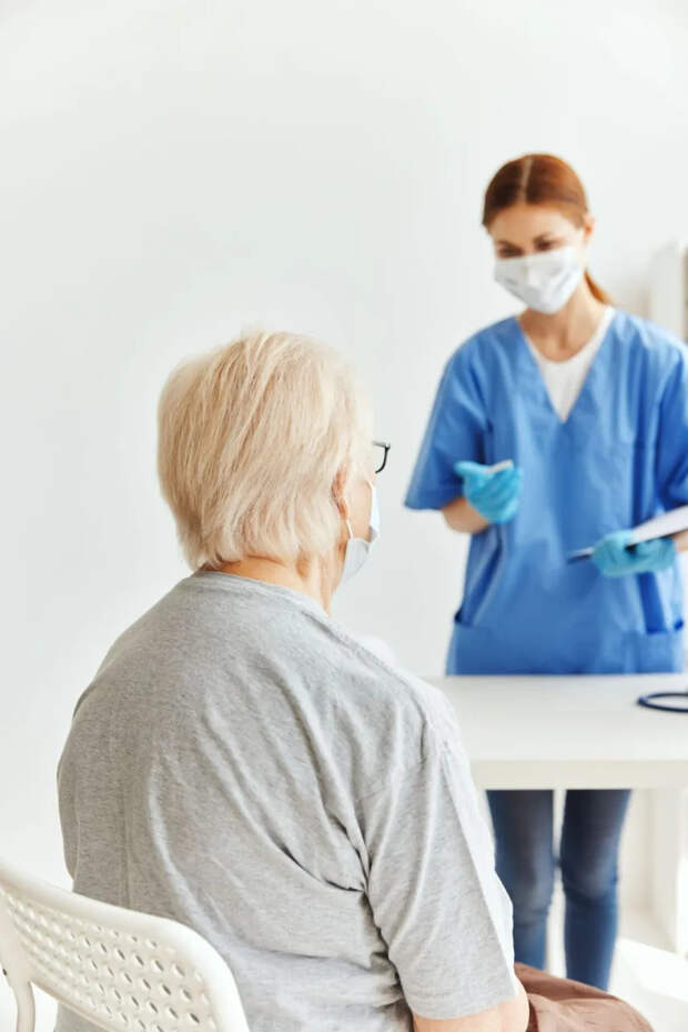 Врач Новоселов назвал первые симптомы болезни Альцгеймера