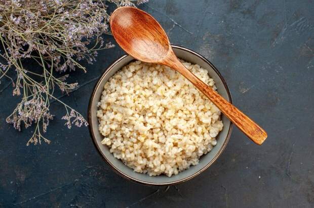 Ячневая каша с луком: недооцененный продукт, который стоит готовить каждый день
