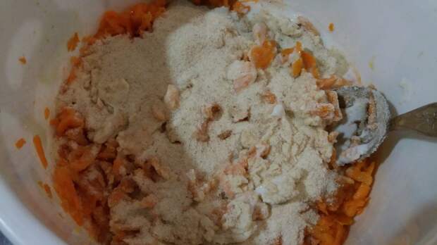 Фото рецепта - Морковные оладьи на завтрак - шаг 4