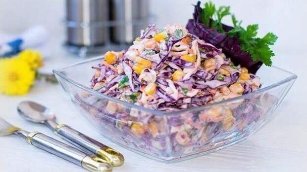 Простой салат из капусты: белокочанной и краснокочанной
