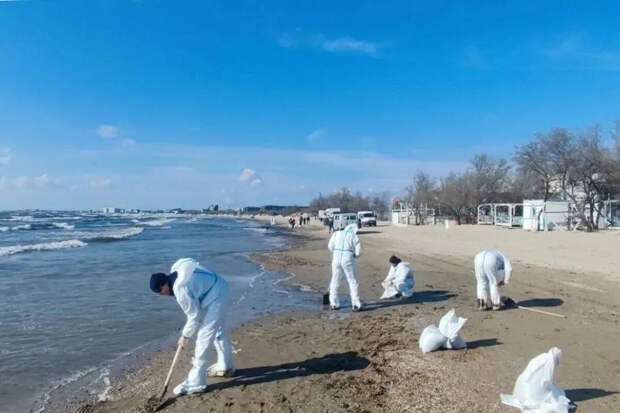 Оперштаб: центральный пляж Анапы очистят от нефтепродуктов в течение суток