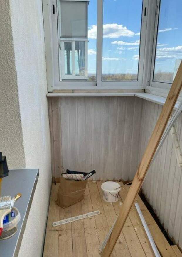 Отделка балкона может производится различными способами. Можно применять разнообразные материалы, но все же самым ходовым является евровагонка.-3