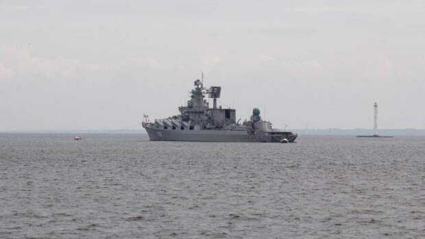 ВВС Ирландии показали российский крейсер «Маршал Устинов» под прицелом