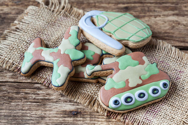 Что подарить коллегам на 23 февраля: лучшие идеи