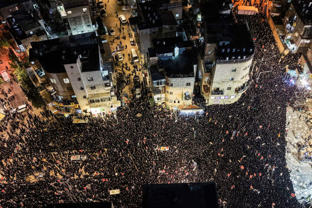В Иерусалиме автобус наехал на протестующих, четыре человека пострадали