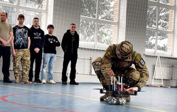 В пункты отбора приходят все больше добровольцев, желающих стать операторами дронов