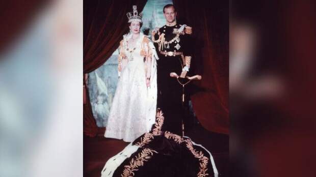 Смерть принца Филиппа может заставить Елизавету II сложить свои полномочия