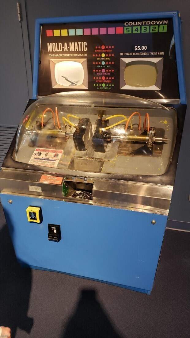 3D- печать из 1960-х: автомат MOLD-A-MATIC, который печатал пластмассовые игрушки на заказ 3D- печать из 1960-х: автомат MOLD-A-MATIC, который печатал пластмассовые игрушки на заказ