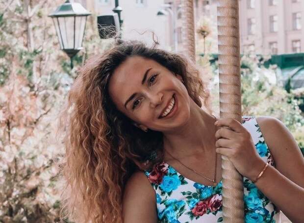 «Дарить свет и любовь людям»: Евгения Короткевич презентует песню «Билет»