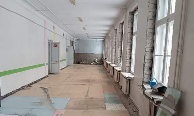 В Котласе начали капитально обновлять школу 1955 года постройки