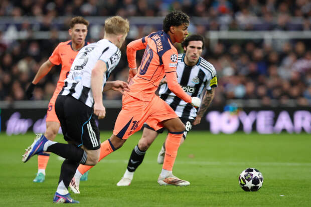 "Барселона" и "Ньюкасл" сыграли вничью в первом матче 1/8 финала Лиги чемпионов