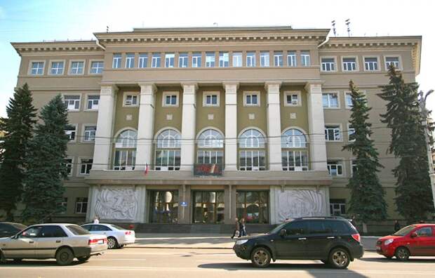 На фото: Центральный телеграф на площади Революции в Воронеже.