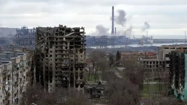 В Мариуполе на территории больницы обнаружили тела 26 погибших гражданских лиц