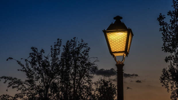 Губернатор Петербурга заявил о завершении первого этапа обновления уличного освещения
