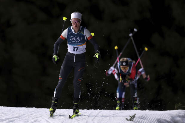 Российская лыжница Непряева упала во время скиатлона на Олимпиаде