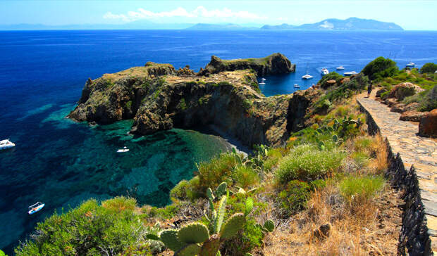 Панарея, Липарские острова / Panarea, Aeolian Islands. 10 небольших итальянских островов, которые стоит посетить этим летом