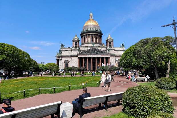Россияне на майские праздники выбрали для поездок Петербург, Москву и Подмосковье