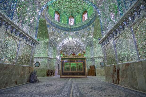 Картинки по запросу mirrored mosque in shiraz iran