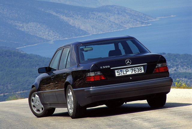 Мерседес-Бенц E500