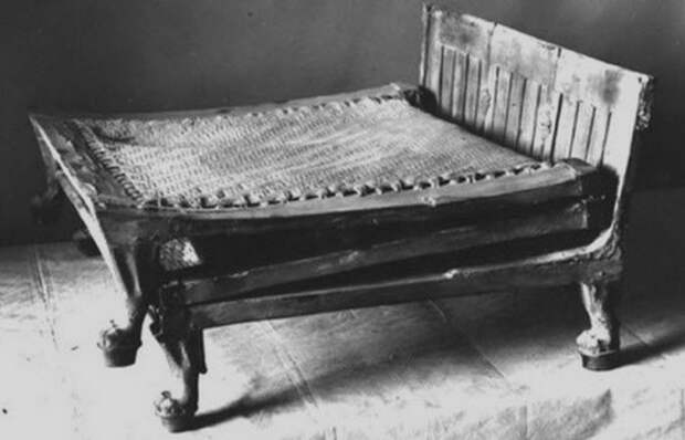 Древний Египет: кровать Тутанхамона.