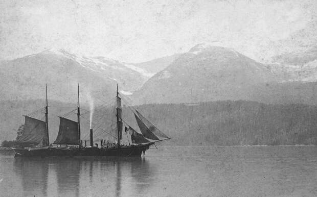 Портлендский канал в Аляске у подножья горного хребта Халлек. 1888 год.