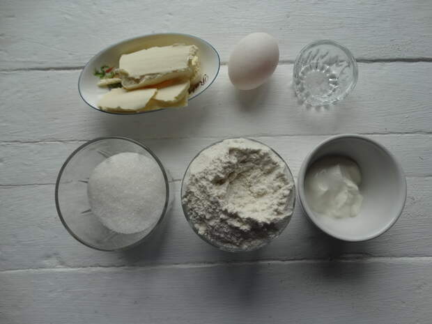 Пирожное «Медуза» - из самых простых продуктов к вечернему чаепитию. Тесто, как слоеное. Начинки много и вкус обалденный