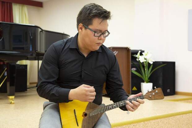 Японский инженер разобрал нашу «трехструнку» и зарыдал: почему балалайка ставит в тупик лучших профессоров акустики с мировым именем.