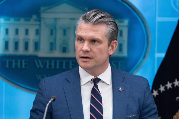 Министр обороны США вместе с рок-музыкантом испытали новые вертолёты