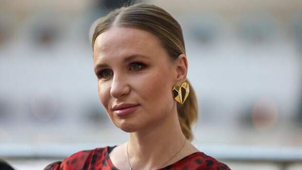 Родившая в 16 лет дочка Валерии Гай Германики вышла с мамой в свет