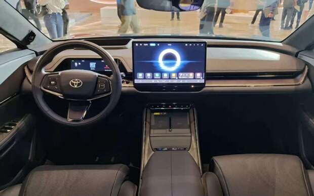 Toyota запустила продажи седана уровня Camry всего за 1,6 млн рублей