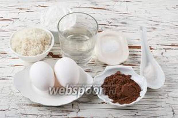 Для приготовления шоколадной основы для торта нам понадобится пшеничная мука, какао, яйца, сахар, сода, вода, ванильный сахар.