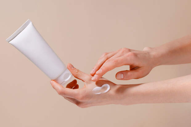 Эксперт Вериченко: в поездке важно регулярно использовать средства с SPF