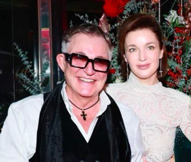 Дмитрий Дибров вышел в свет с новой избранницей Екатериной Гусевой