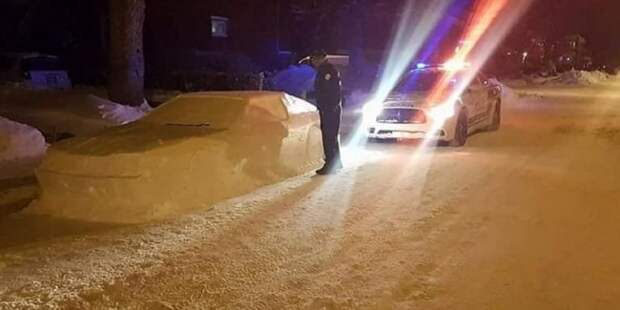 Канадские полицейские попытались оштрафовать вылепленный из снега автомобиль